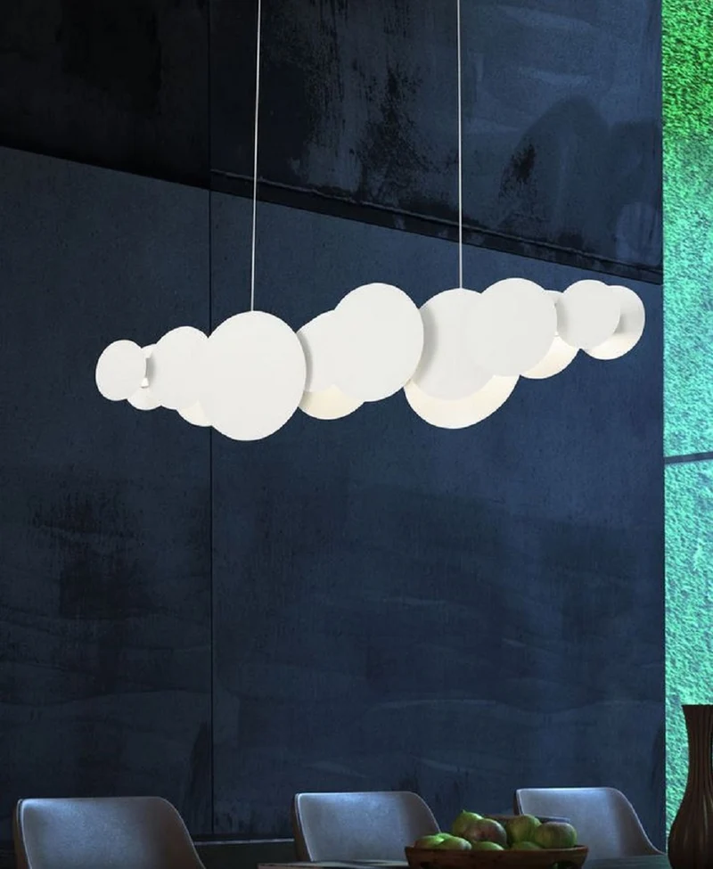 Casa Padrino Designer LED Hängeleuchte Weiß / Silber 82 x 8 x H. 38 cm - Luxus Pendelleuchte