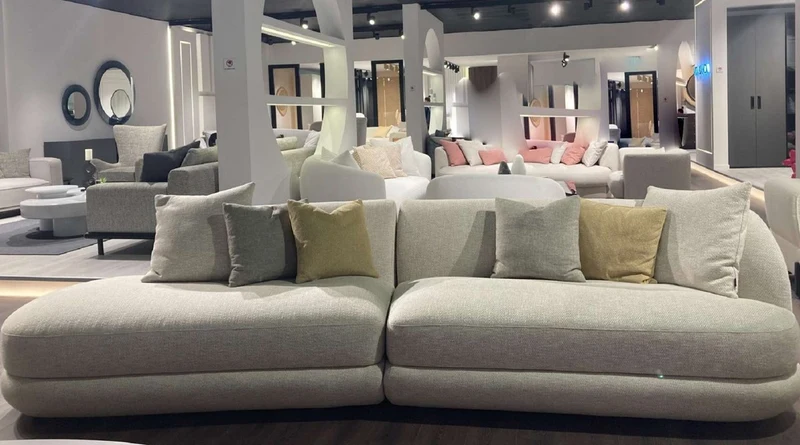 Casa Padrino Luxus Sofa Grau 172 x 100 x H. 82 cm - Gebogenes Wohnzimmer Sofa - Hotel Sofa - Wohnzimmer Möbel - Hotel Möbel - Luxus Möbel - Luxus Einrichtung - Wohnzimmer Einrichtung