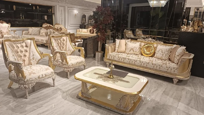 Casa Padrino Luxus Barock Wohnzimmer Sessel mit Muster Gold / Weiß - Handgefertigter Barockstil Sessel - Luxus Wohnzimmer Möbel im Barockstil - Barock Möbel - Edel & Prunkvoll
