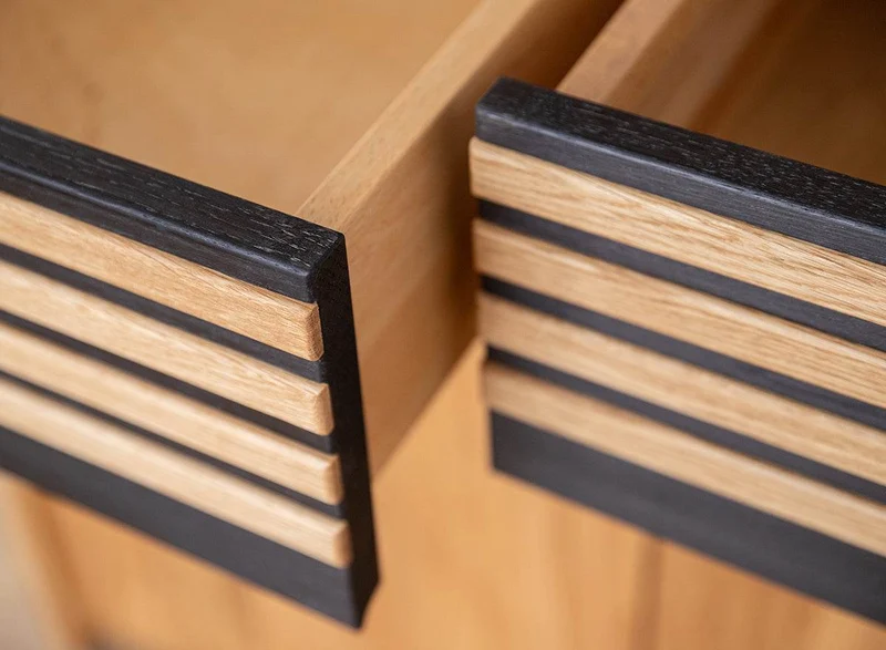 Modernes Sideboard aus massiver Wildeiche | Dreitürige Kommode Ravello mit zwei Schubladen