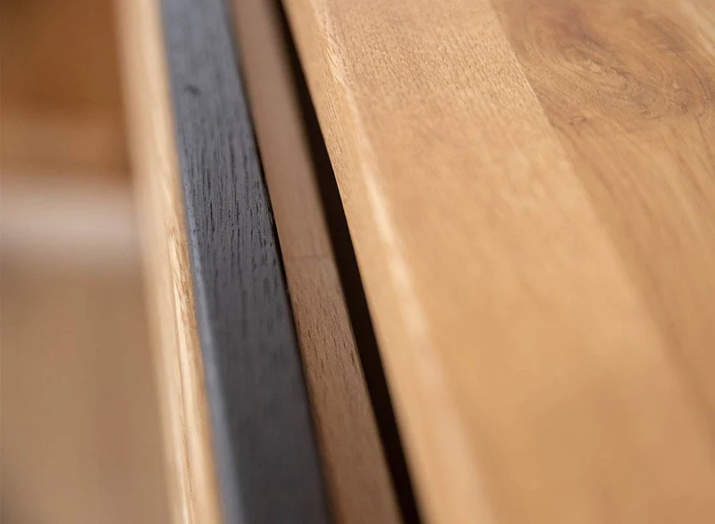 Modernes Sideboard aus massiver Wildeiche | Dreitürige Kommode Ravello mit zwei Schubladen