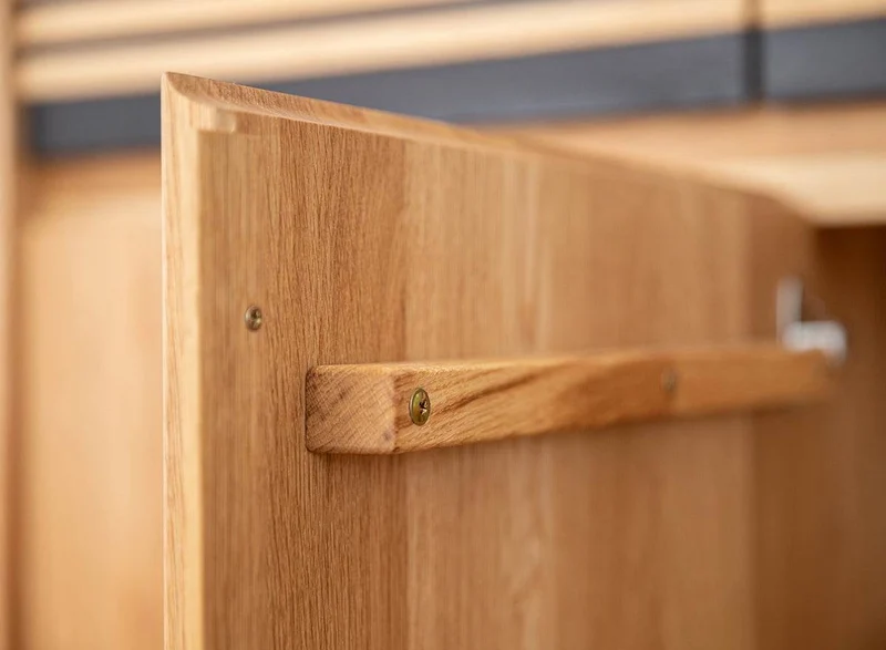 Modernes Sideboard aus massiver Wildeiche | Dreitürige Kommode Ravello mit zwei Schubladen