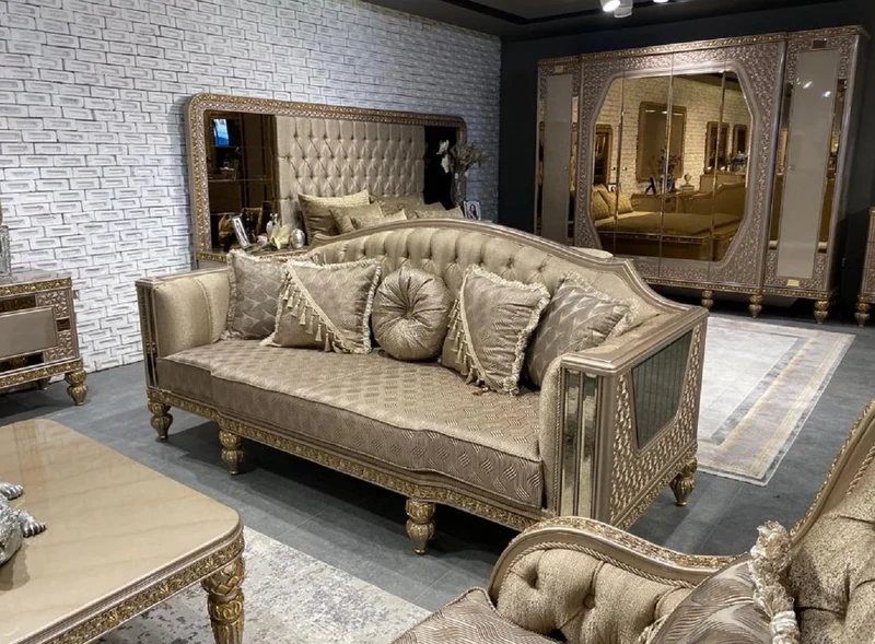 Casa Padrino Luxus Barock Sofa Gold / Grau / Gold - Prunkvolles Wohnzimmer Sofa - Barockstil Wohnzimmer Möbel - Barock Einrichtung - Luxus Möbel im Barockstil - Edel & Prunkvoll
