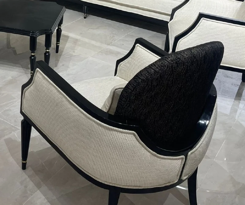 Casa Padrino Luxus Art Deco Wohnzimmer Set Naturfarben / Schwarz / Gold - 2 Art Deco Sofas & 2 Art Deco Sessel & 1 Art Deco Couchtisch - Wohnzimmer Möbel - Art Deco Möbel - Luxus Möbel