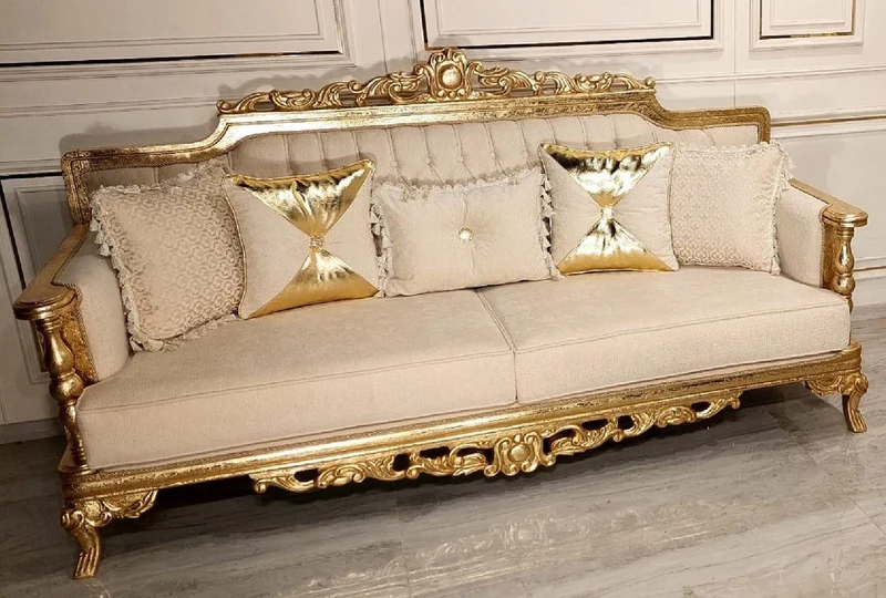 Casa Padrino Luxus Barock Wohnzimmer Sofa Creme / Gold - Handgefertigtes Barockstil Sofa - Luxus Wohnzimmer Möbel im Barockstil - Barock Möbel - Edel & Prunkvoll