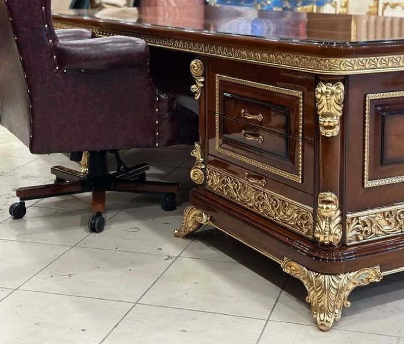 Casa Padrino Luxus Barock Büromöbel Set Bordeauxrot / Braun / Gold - 1 Barock Schreibtisch & 1 Barock Chesterfield Bürostuhl mit edlem Kunstleder - Prunkvolle Barock Büromöbel