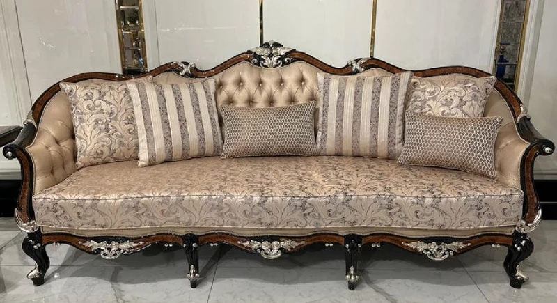 Casa Padrino Luxus Barock Wohnzimmer Sofa Gold / Braun / Schwarz / Silber - Prunkvolles Barockstil Sofa mit dekorativen Kissen - Luxus Wohnzimmer Möbel im Barockstil - Barock Möbel