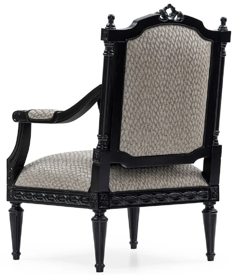 Casa Padrino Luxus Barock Wohnzimmer Sessel Silber / Schwarz - Handgefertigter Barockstil Sessel mit dekorativem Kissen - Luxus Wohnzimmer Möbel im Barockstil - Barock Möbel - Edel & Prunkvoll