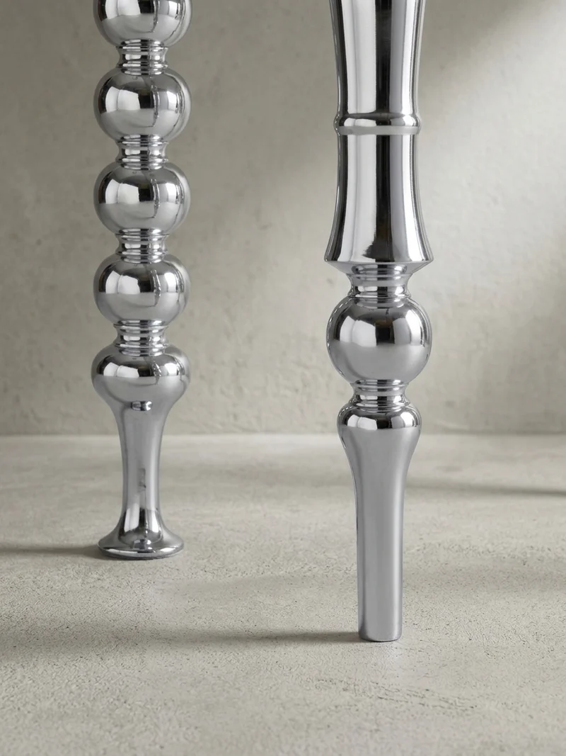 Beistelltisch – Aluminium Silber Dreibein Design 44x44x63 cm