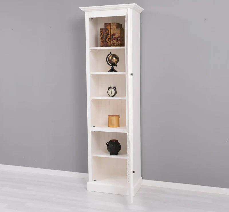 Schmaler Vitrinenschrank aus Massivholz mit Lamellentür