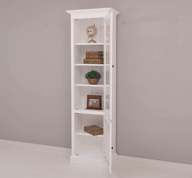 Schmaler Vitrinenschrank aus Massivholz mit Lamellentür