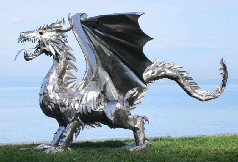 Casa Padrino Luxus Gartendeko Skulptur Drache Silber 290 x 180 x H. 235 cm - Riesige Edelstahl Deko Figur - Gartenfigur - Hotel Garten Deko