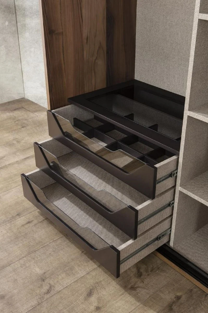 Casa Padrino Luxus Schlafzimmerschrank Braun 260 x 70 x H. 220 cm - Moderner Massivholz Kleiderschrank mit 2 Schiebetüren - Luxus Schlafzimmer Möbel
