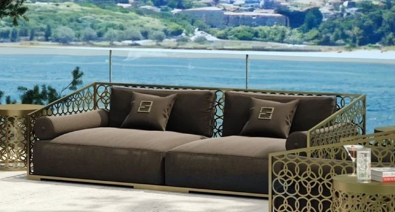 Casa Padrino Luxus 3er Sofa Braun / Gold 325 x 109 cm - Handgefertigtes Sofa mit Kissen - Wohnzimmer Sofa - Garten Sofa - Terrassen Sofa - Hotel Möbel - Luxus Qualität